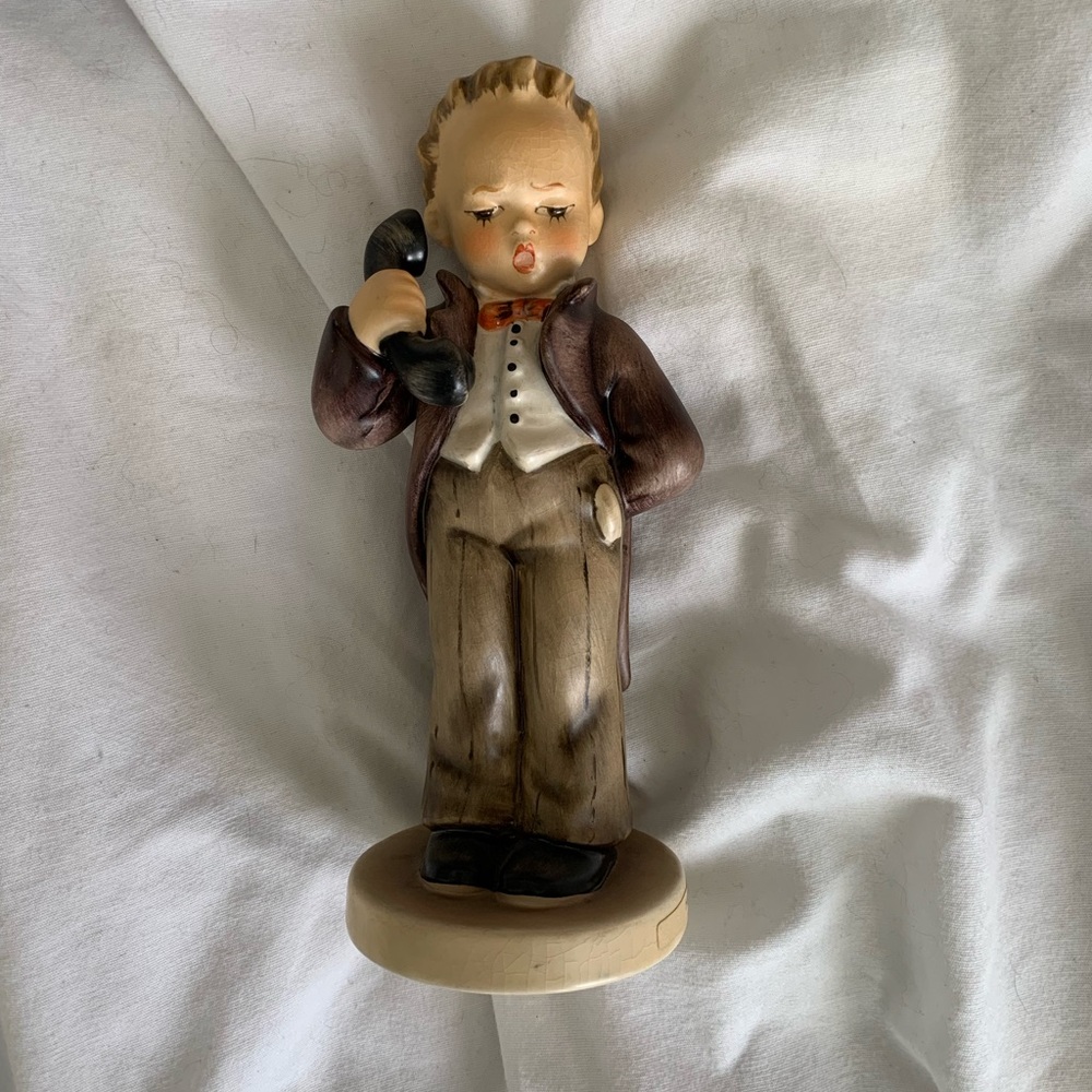 Little boy on the phone Hummel - perfect condition